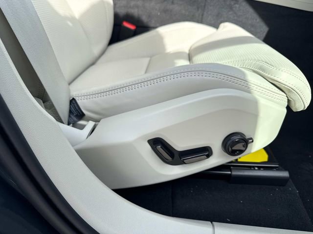 New 2026 Volvo XC60 T8 Ultra w/ Protection Package Premier image 16