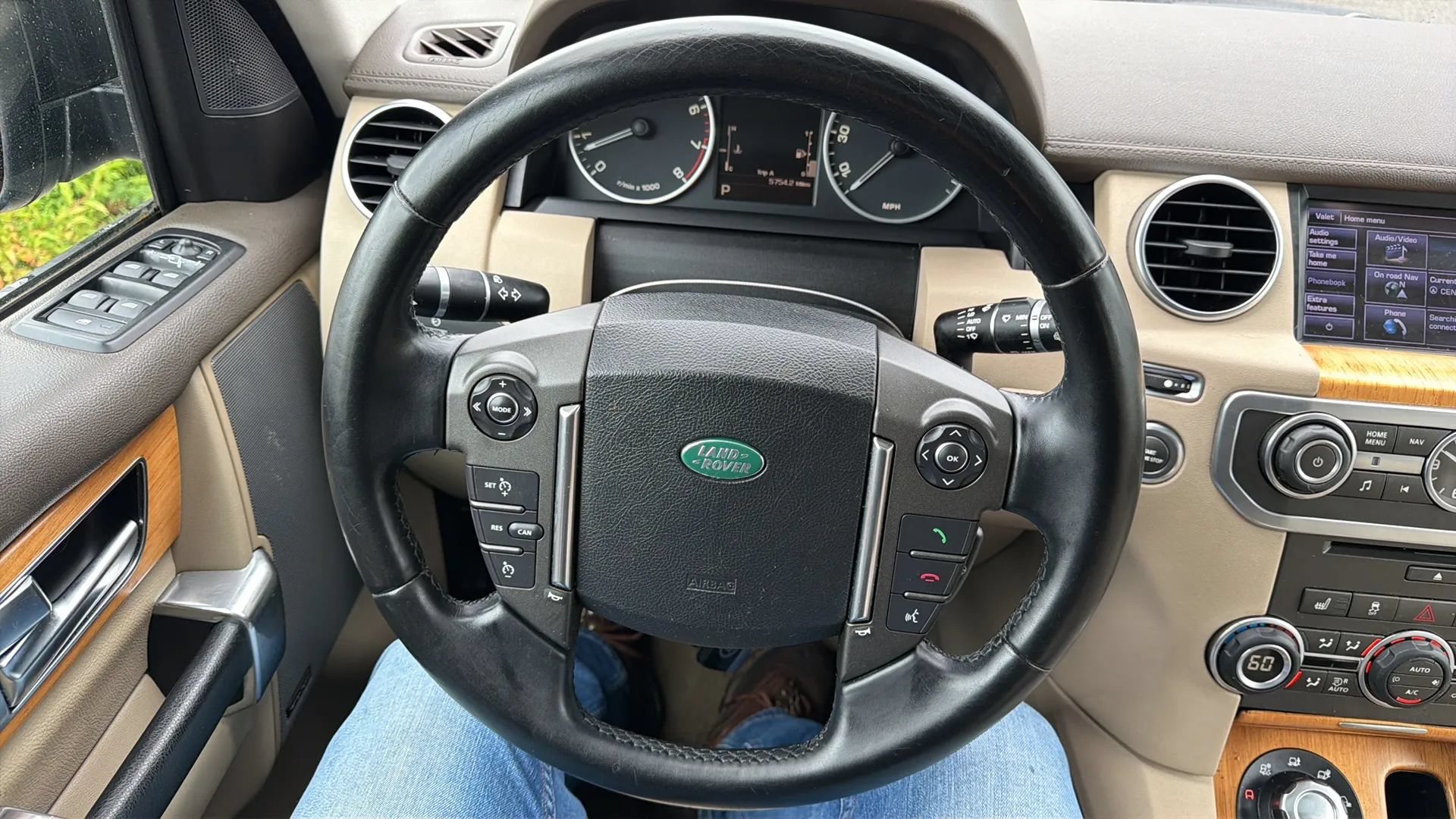 Used 2013 Land Rover LR4 HSE AWD/4WD image 10