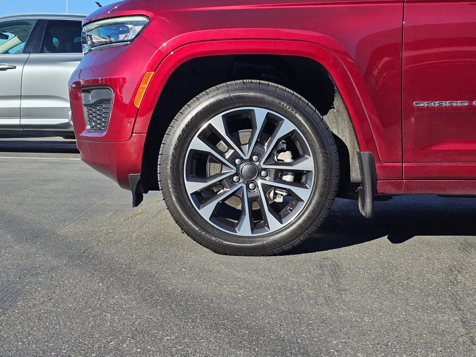 Used 2021 Jeep Grand Cherokee L Overland w/ MOPAR Finishing Package image 9