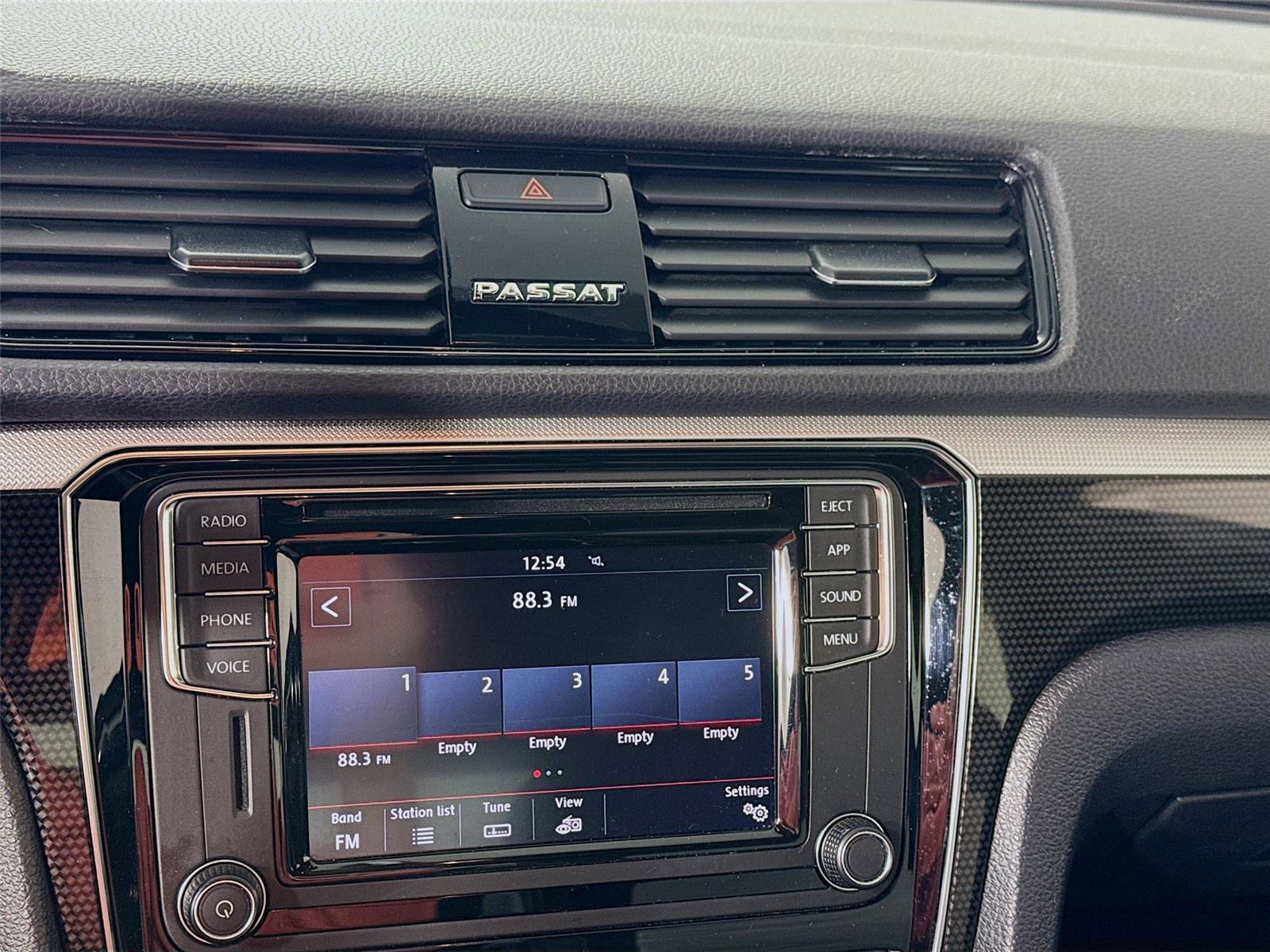 Used 2018 Volkswagen Passat 3.6 image 8