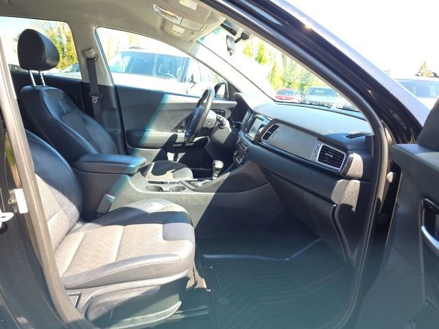 Used 2017 Kia Niro EX image 22