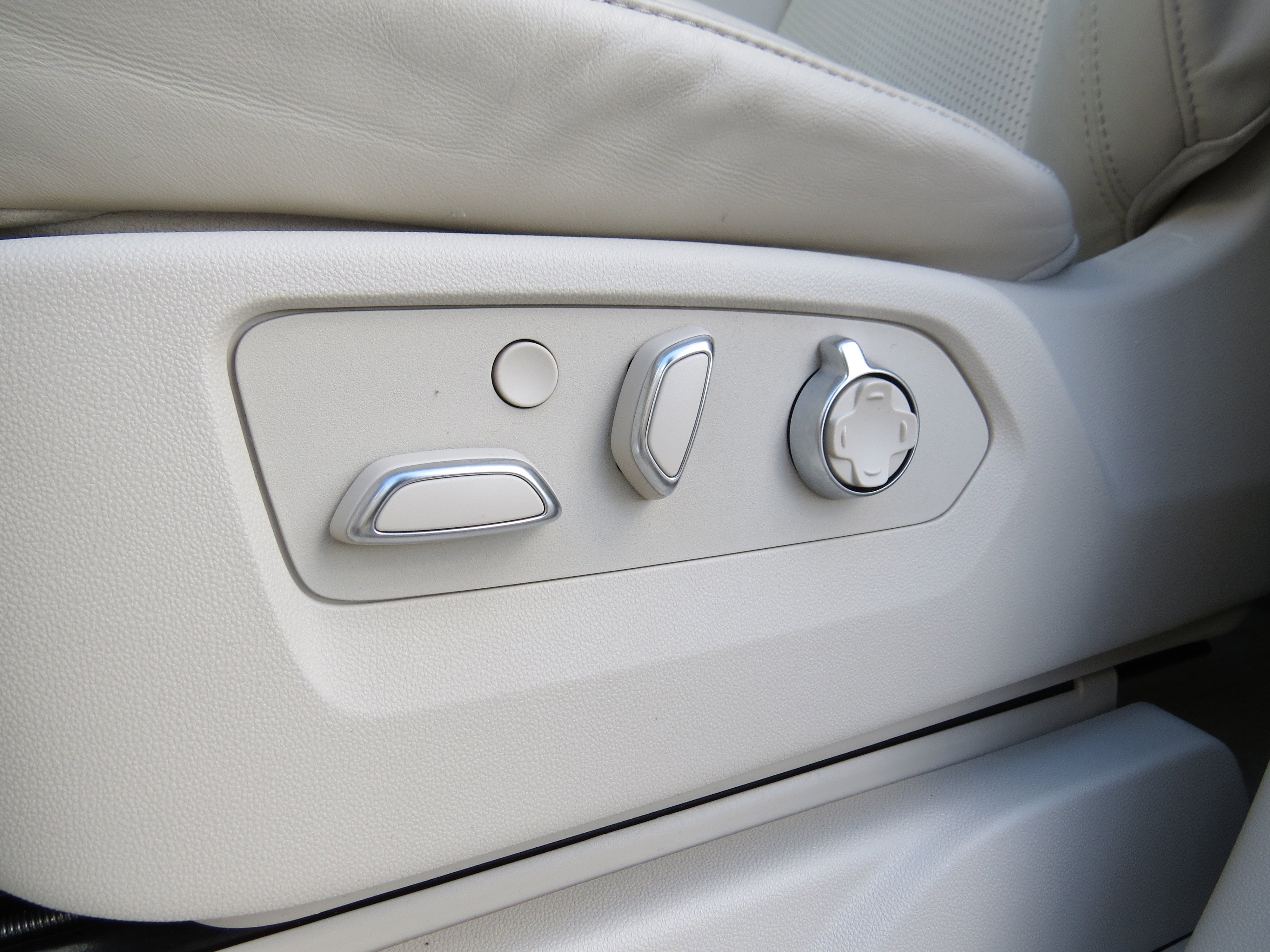 Certified 2025 Cadillac Escalade Premium Luxury Platinum image 21