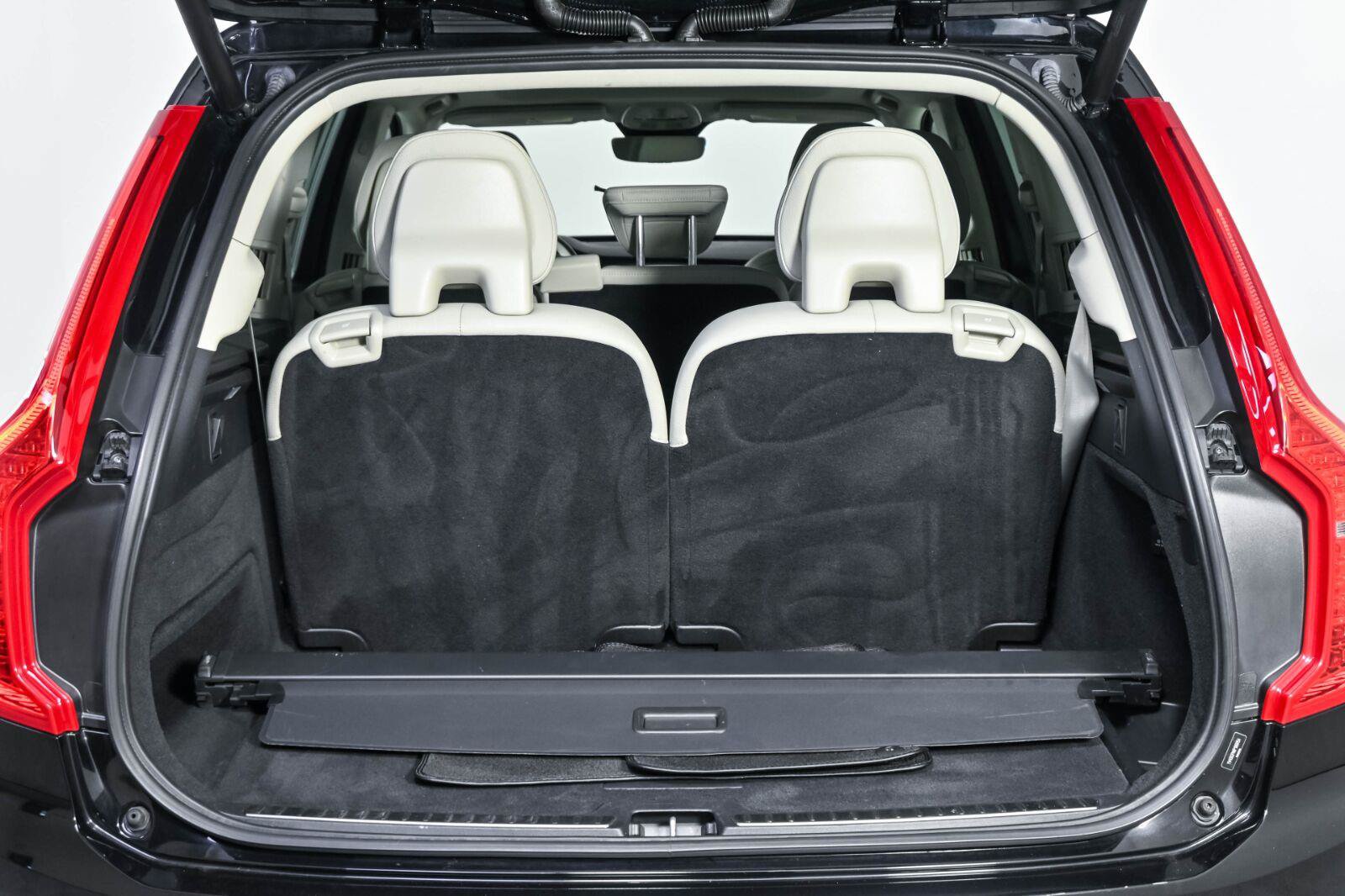 Certified 2023 Volvo XC90 B6 Plus AWD/4WD image 29