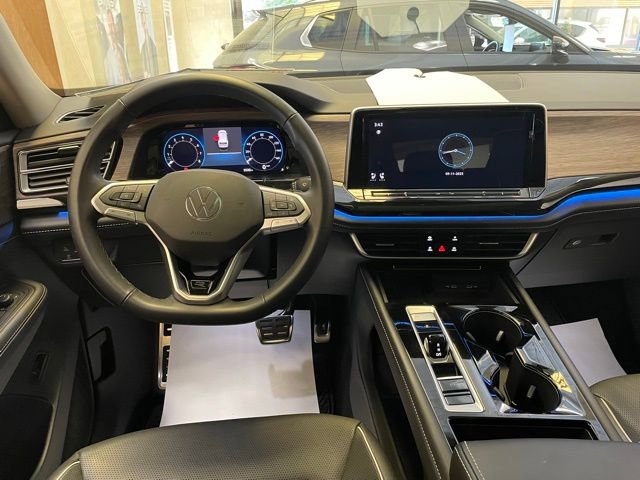 Used 2025 Volkswagen Atlas SEL Premium R-Line image 16