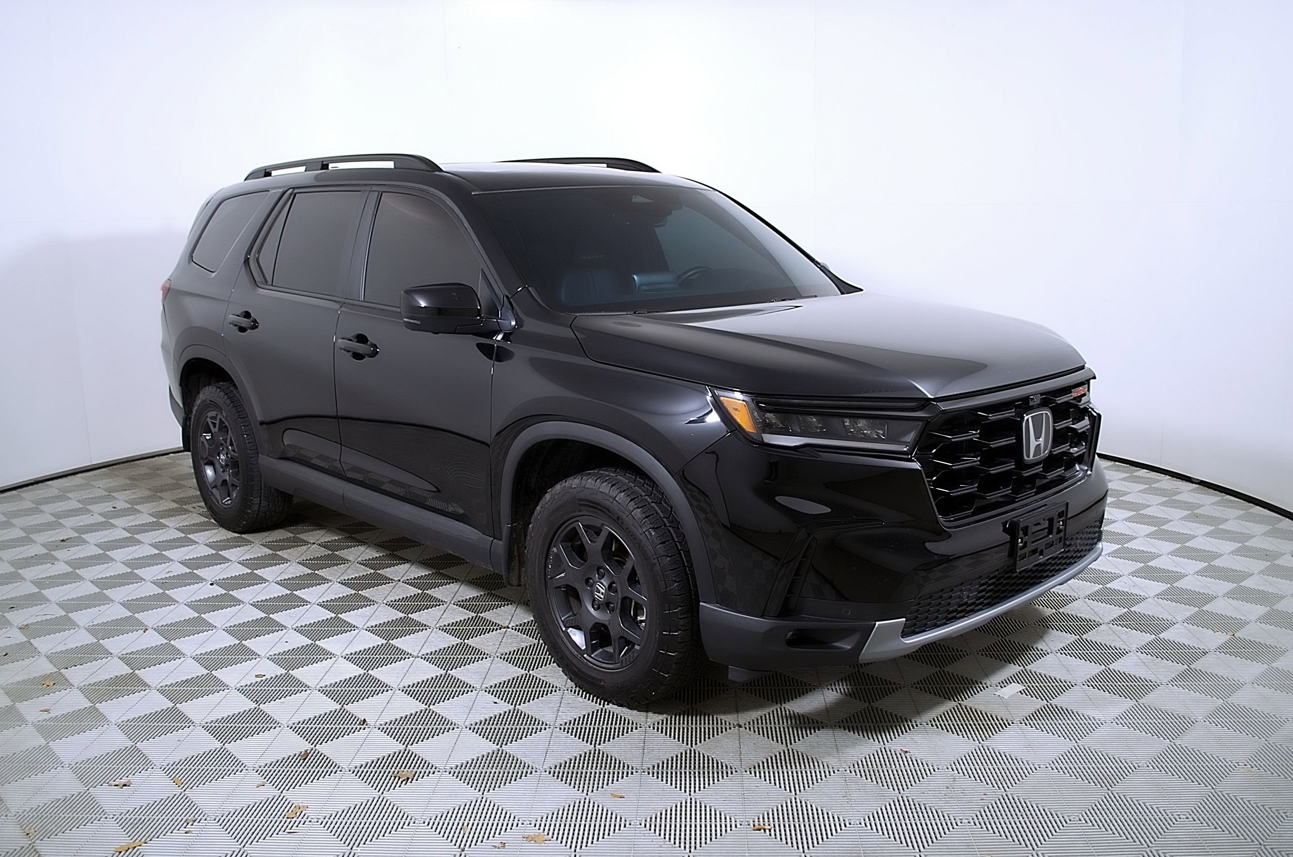 Used 2025 Honda Pilot TrailSport image 6