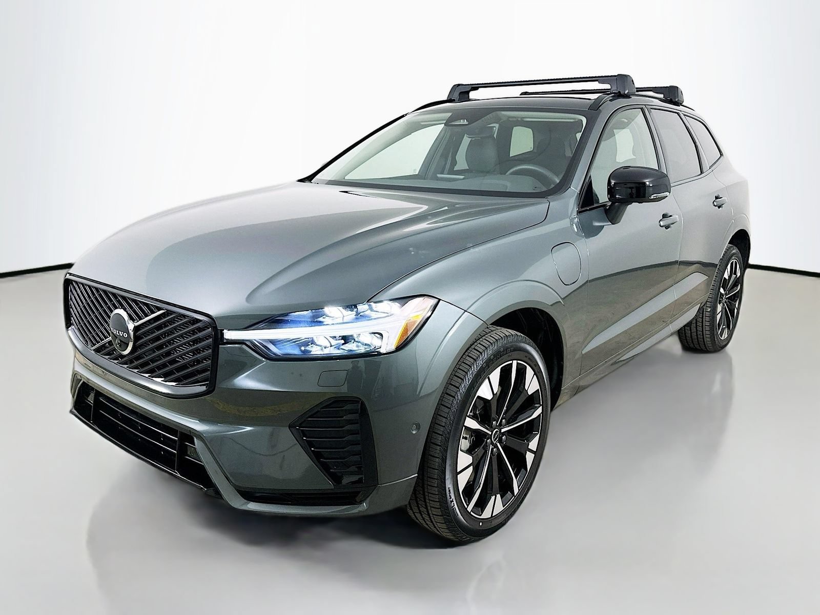 New 2026 Volvo XC60 T8 Plus w/ Protection Package Premier