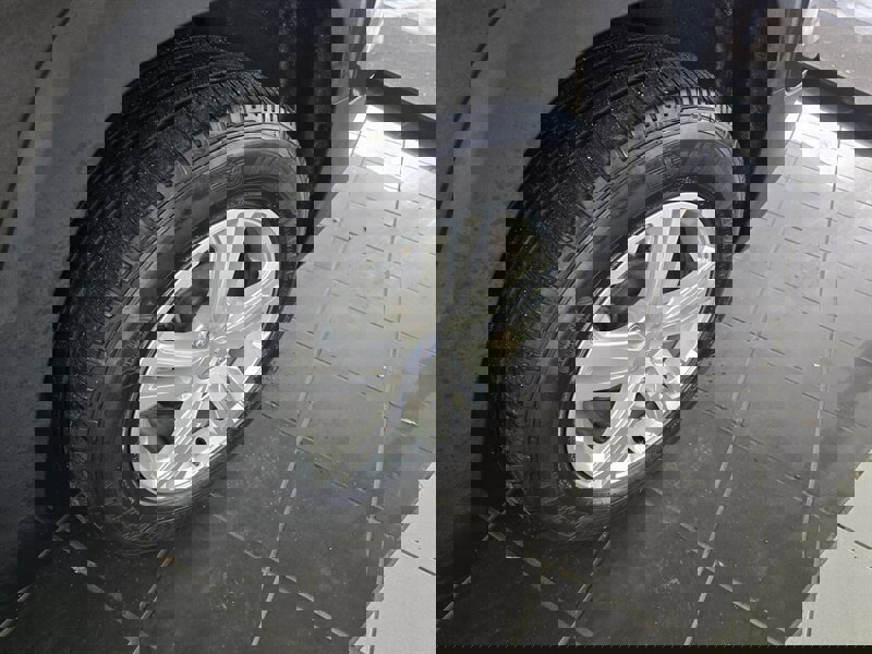 Used 2020 GMC Terrain SLE image 29