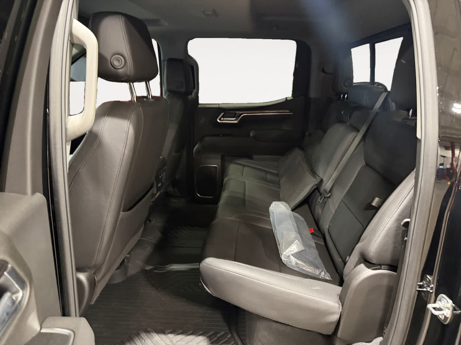 Used 2025 Chevrolet Silverado 1500 LTZ w/ Technology Package AWD/4WD image 14