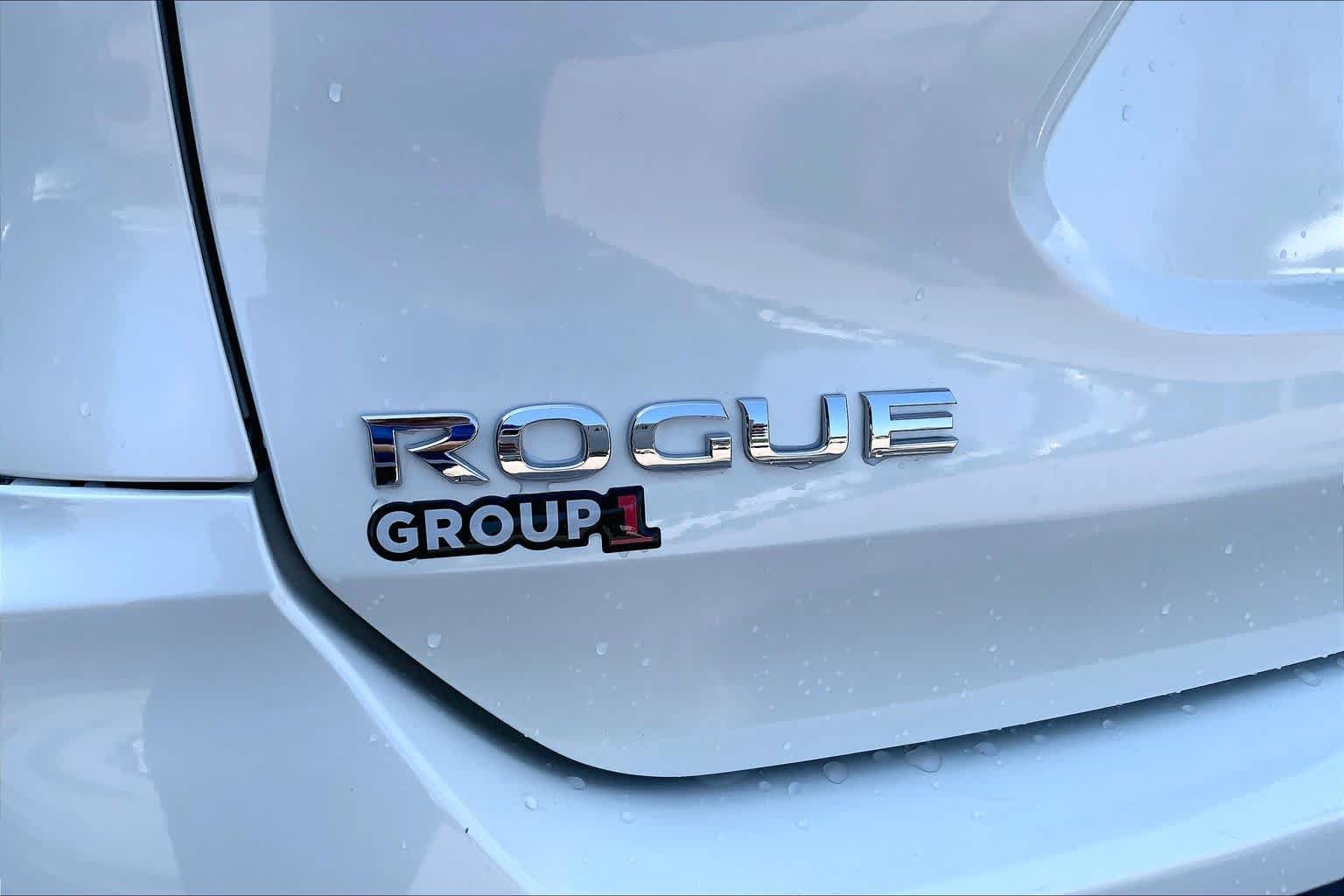 Used 2018 Nissan Rogue SV w/ Sun & Sound Touring Package AWD/4WD image 33
