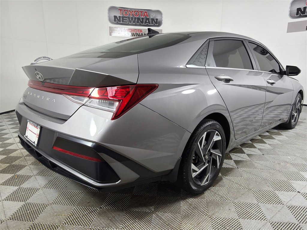 Used 2024 Hyundai Elantra SEL w/ Convenience Package image 4