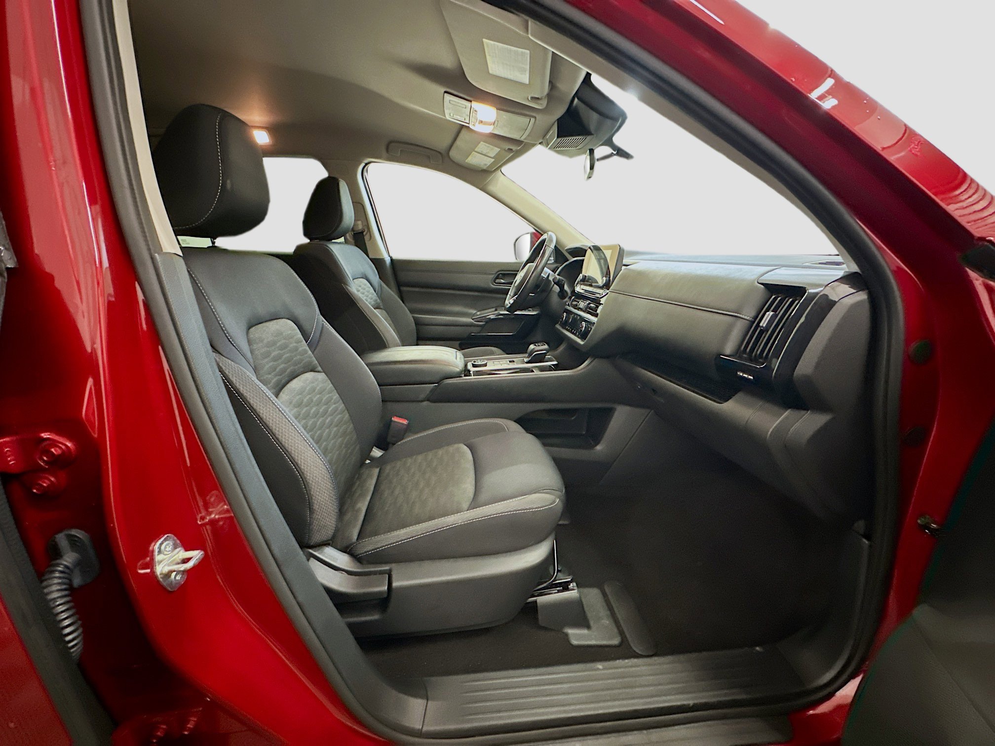 Used 2023 Nissan Pathfinder SV image 32