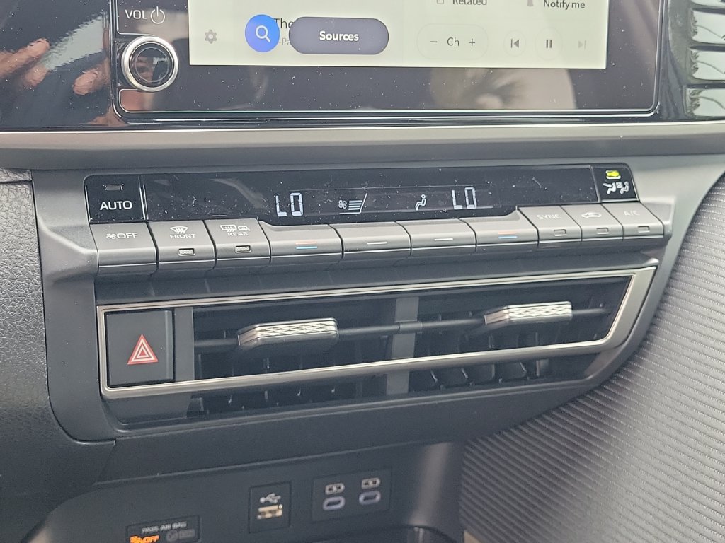 Used 2026 Toyota Camry SE FWD image 31
