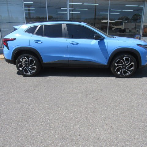Used 2024 Chevrolet Trax RS w/ Sunroof Package image 2