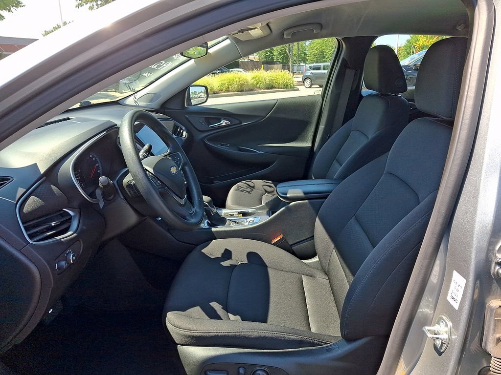 Used 2025 Chevrolet Malibu LT FWD image 13