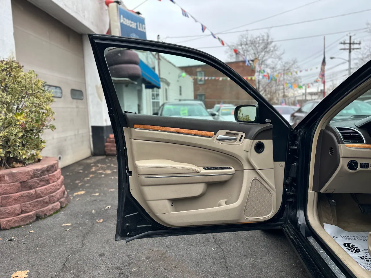 Used 2014 Chrysler 300 C RWD image 35