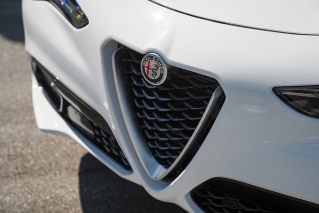 Used 2024 Alfa Romeo Stelvio Ti AWD/4WD image 15