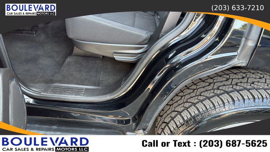 Used 2016 GMC Yukon SLE w/ HD Trailering Package image 26