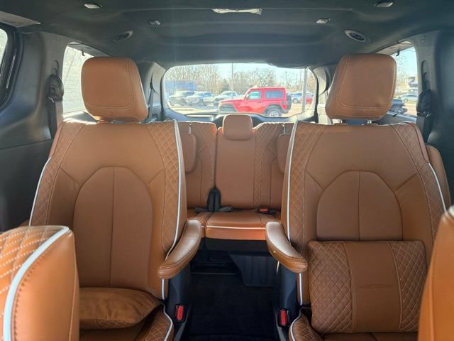 New 2026 Chrysler Pacifica Pinnacle w/ Trailer Tow Group FWD image 27