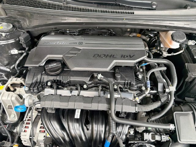 Used 2025 Hyundai Elantra Sport FWD image 29
