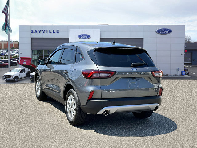 Used 2025 Ford Escape Active w/ Cold Weather Package image 4