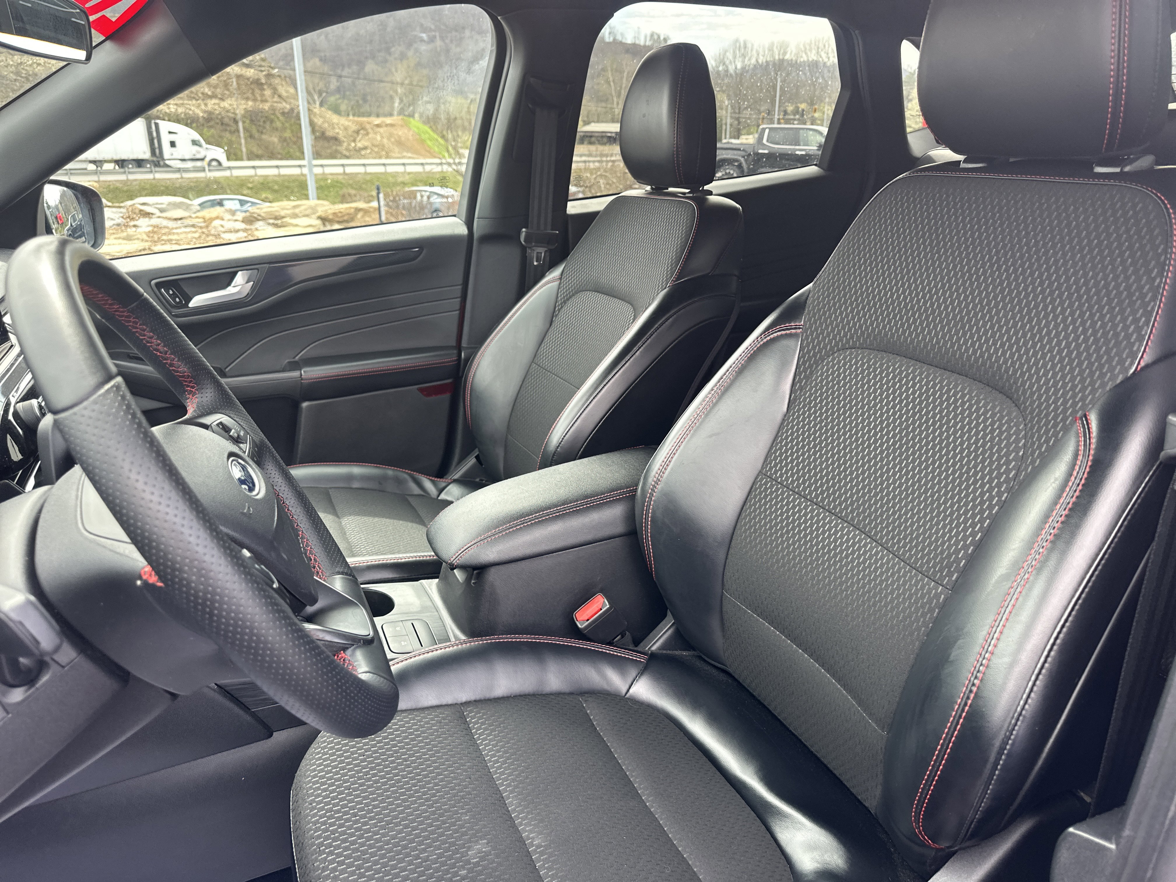 Used 2025 Ford Escape ST-Line image 18