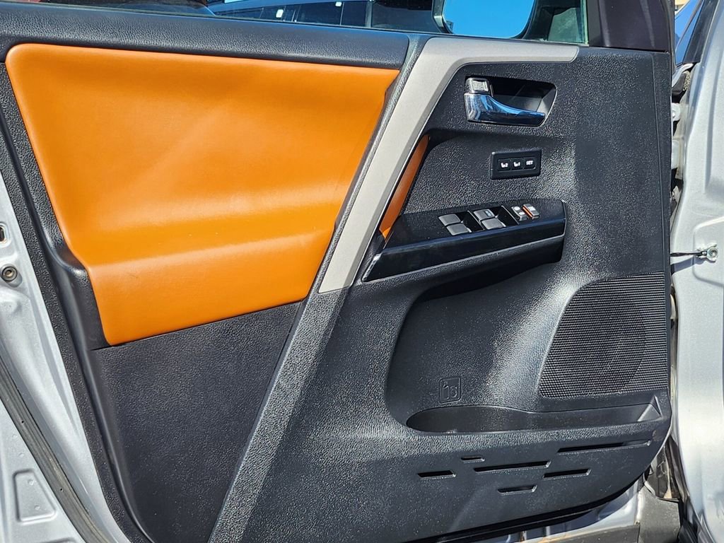 Used 2016 Toyota RAV4 Limited image 30