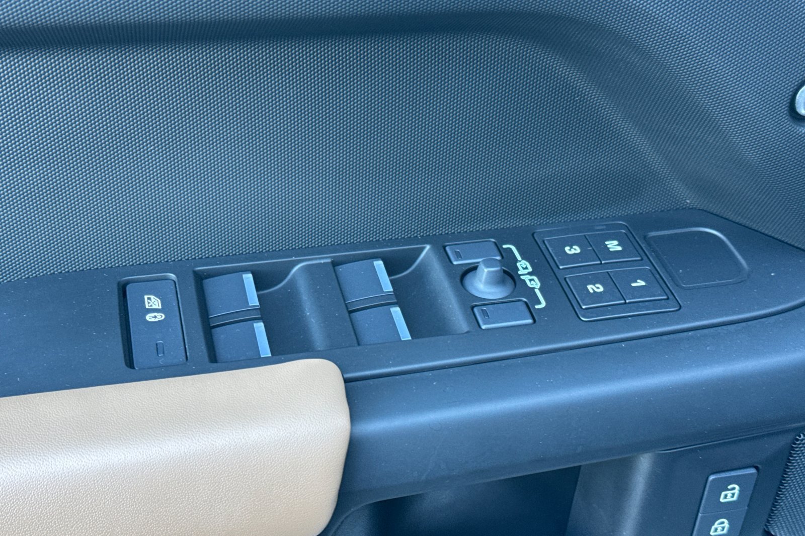 Certified 2026 Land Rover Defender 110 X-Dynamic SE AWD/4WD image 11