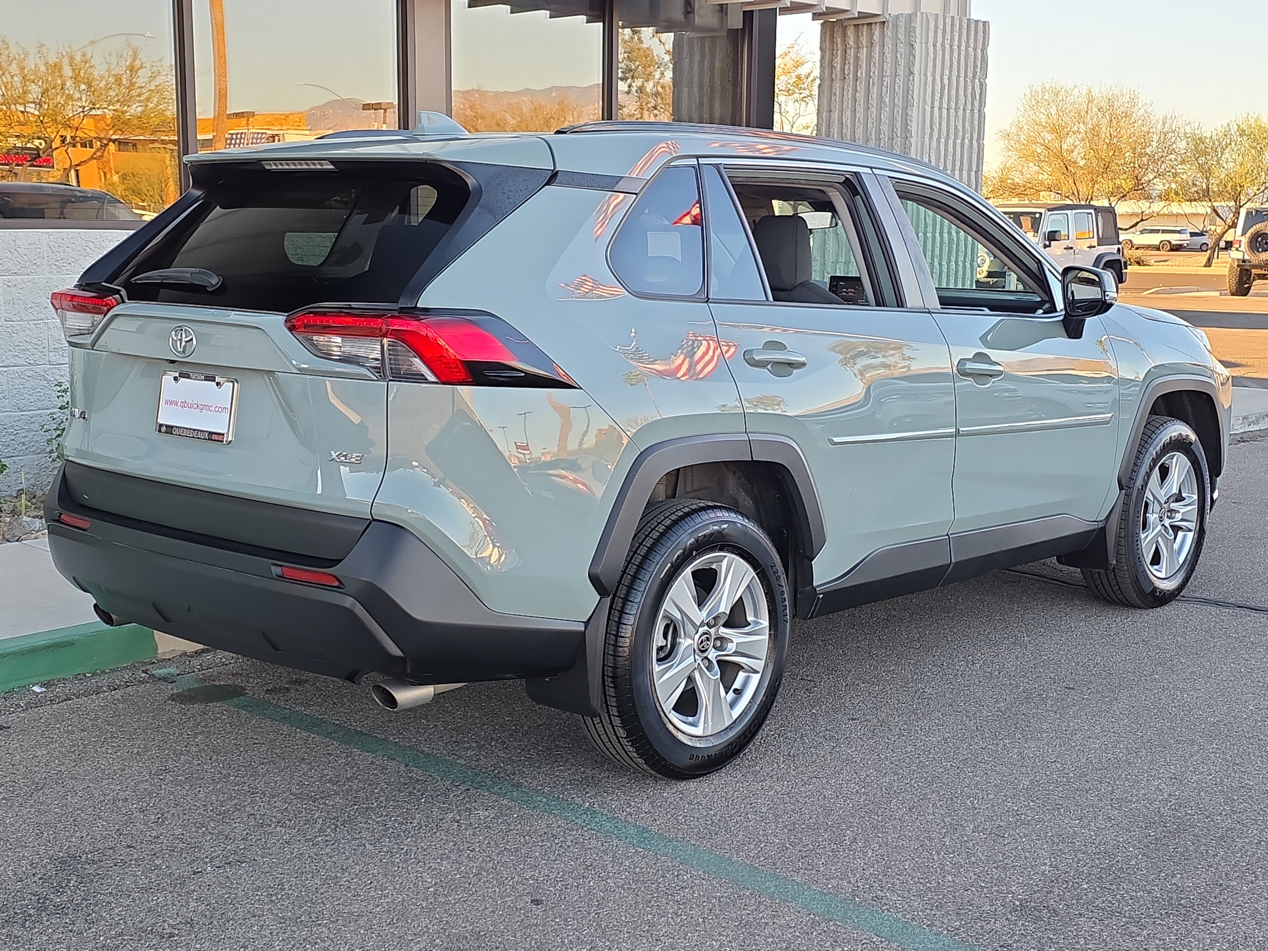 Used 2021 Toyota RAV4 XLE w/ Convenience Package image 5