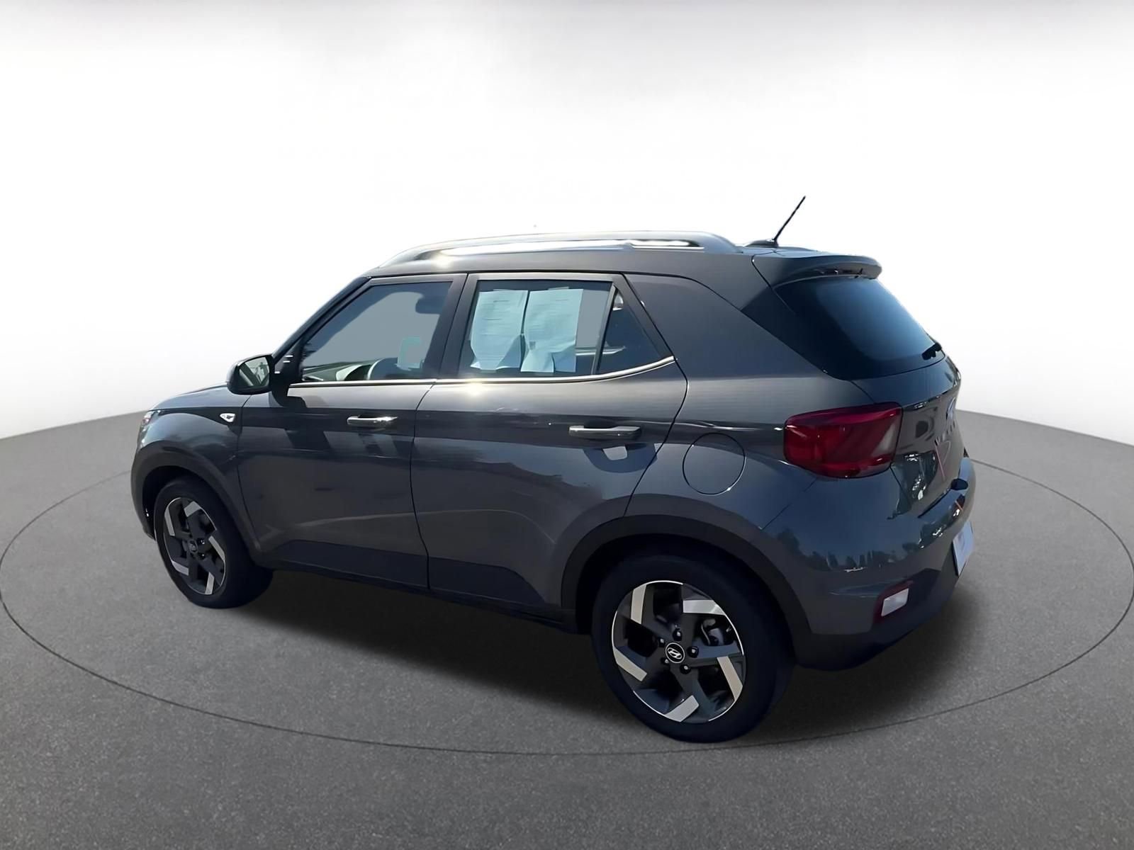 Used 2025 Hyundai Venue SEL image 10