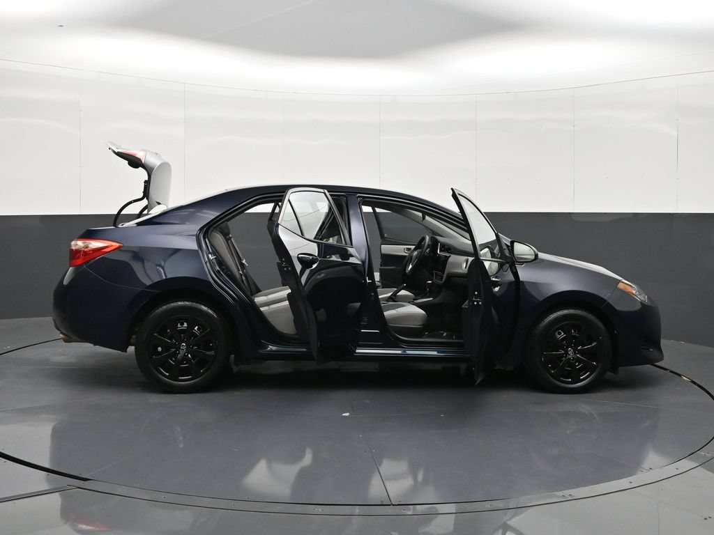 Used 2017 Toyota Corolla LE FWD image 38