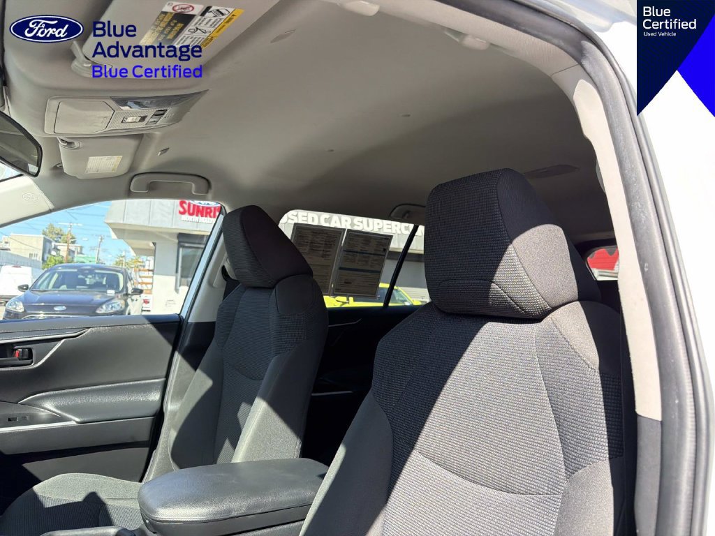 Used 2024 Toyota RAV4 LE AWD/4WD image 17