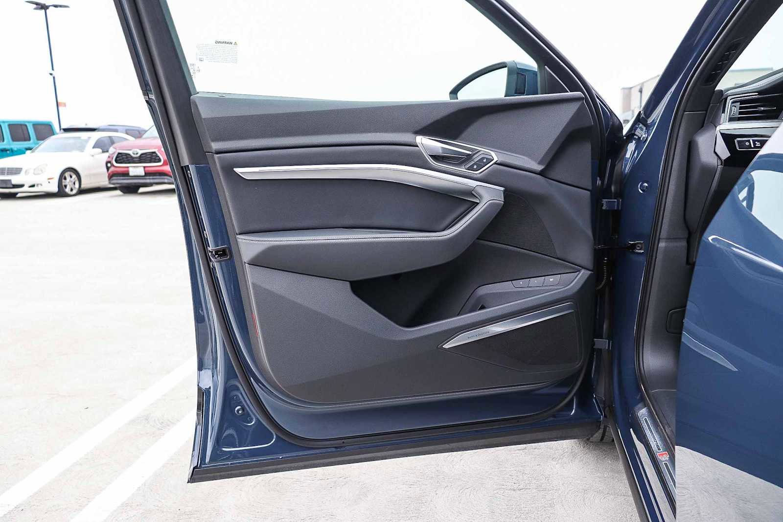 Used 2024 Audi Q8 e-tron Premium Plus w/ Premium Plus Package AWD/4WD image 30