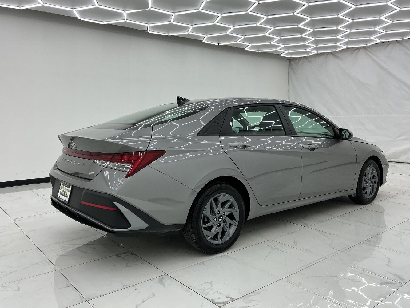 Used 2024 Hyundai Elantra Blue FWD image 11