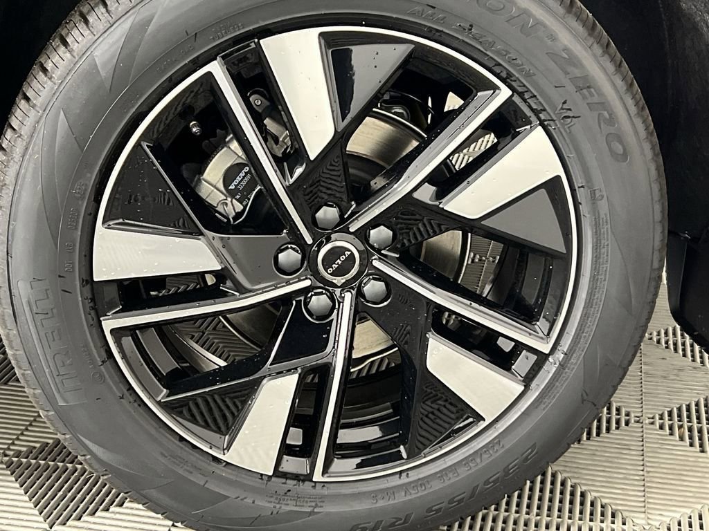 New 2026 Volvo XC60 B5 Plus w/ Climate Package image 15