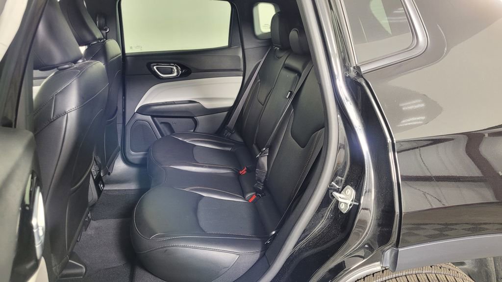 Used 2023 Jeep Compass Limited image 31