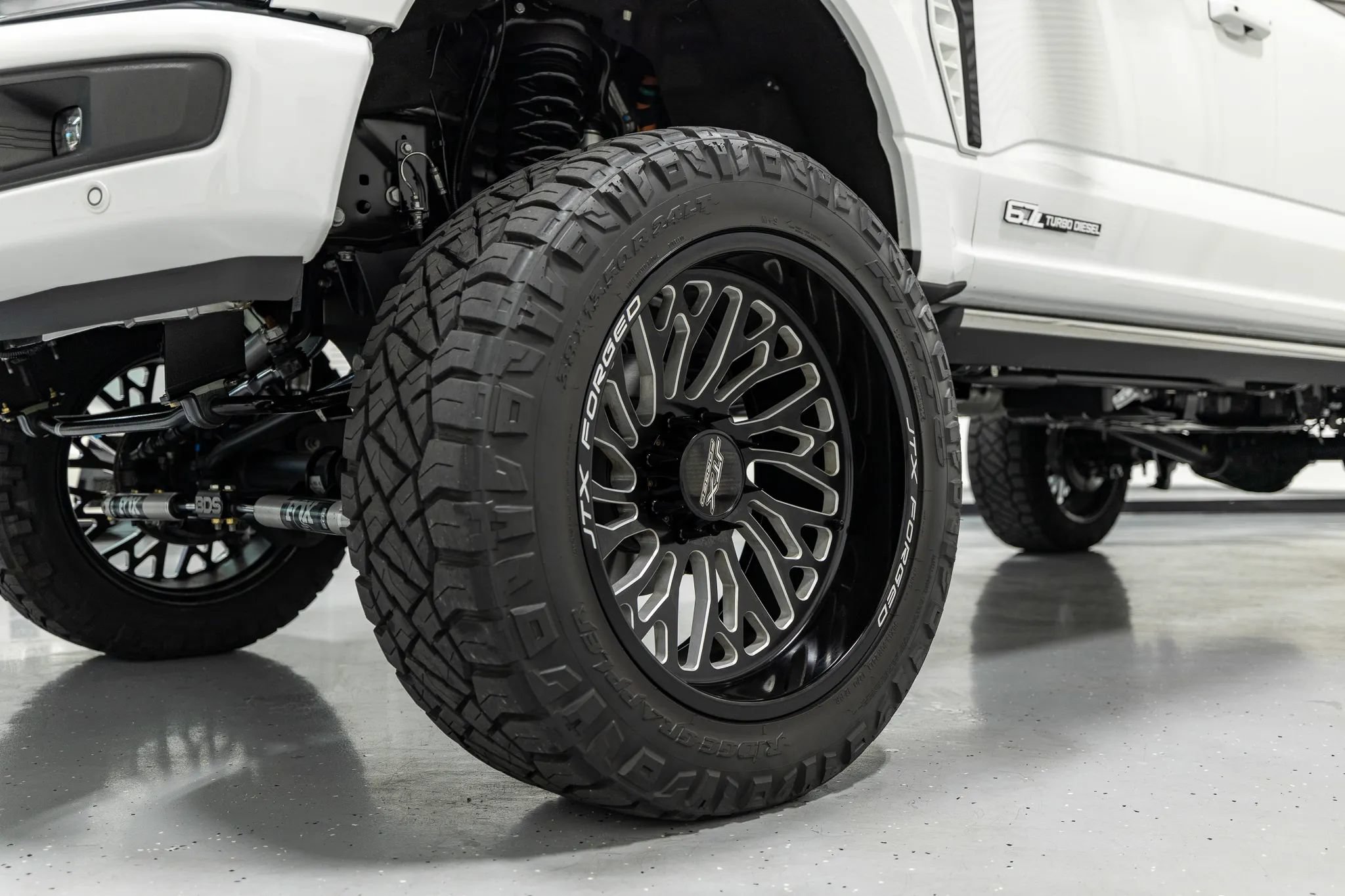 Used 2025 Ford F250 Platinum AWD/4WD image 6
