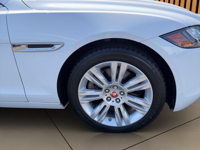 Used 2017 Jaguar XF Premium AWD/4WD image 6