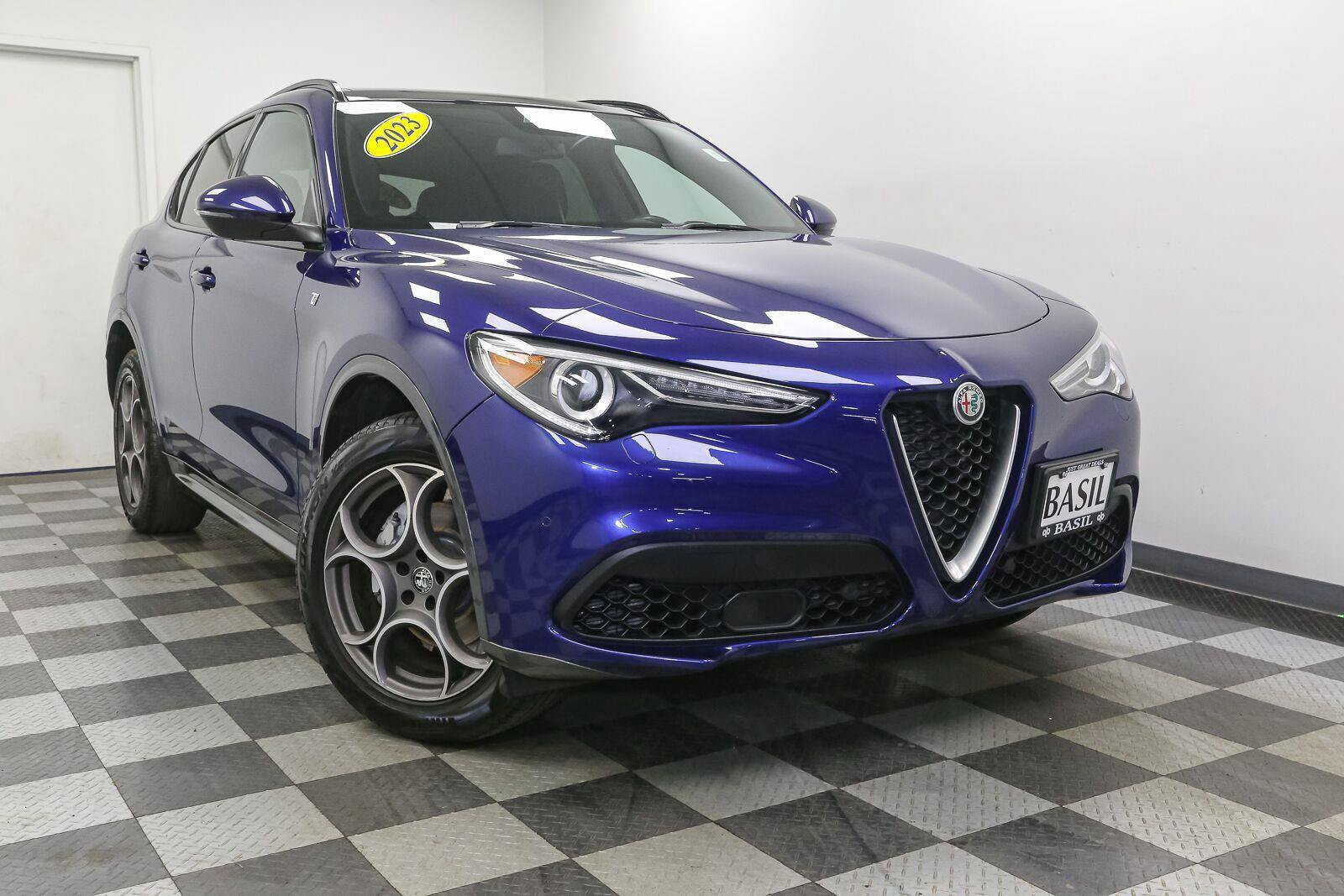 Used 2023 Alfa Romeo Stelvio Ti AWD/4WD image 2