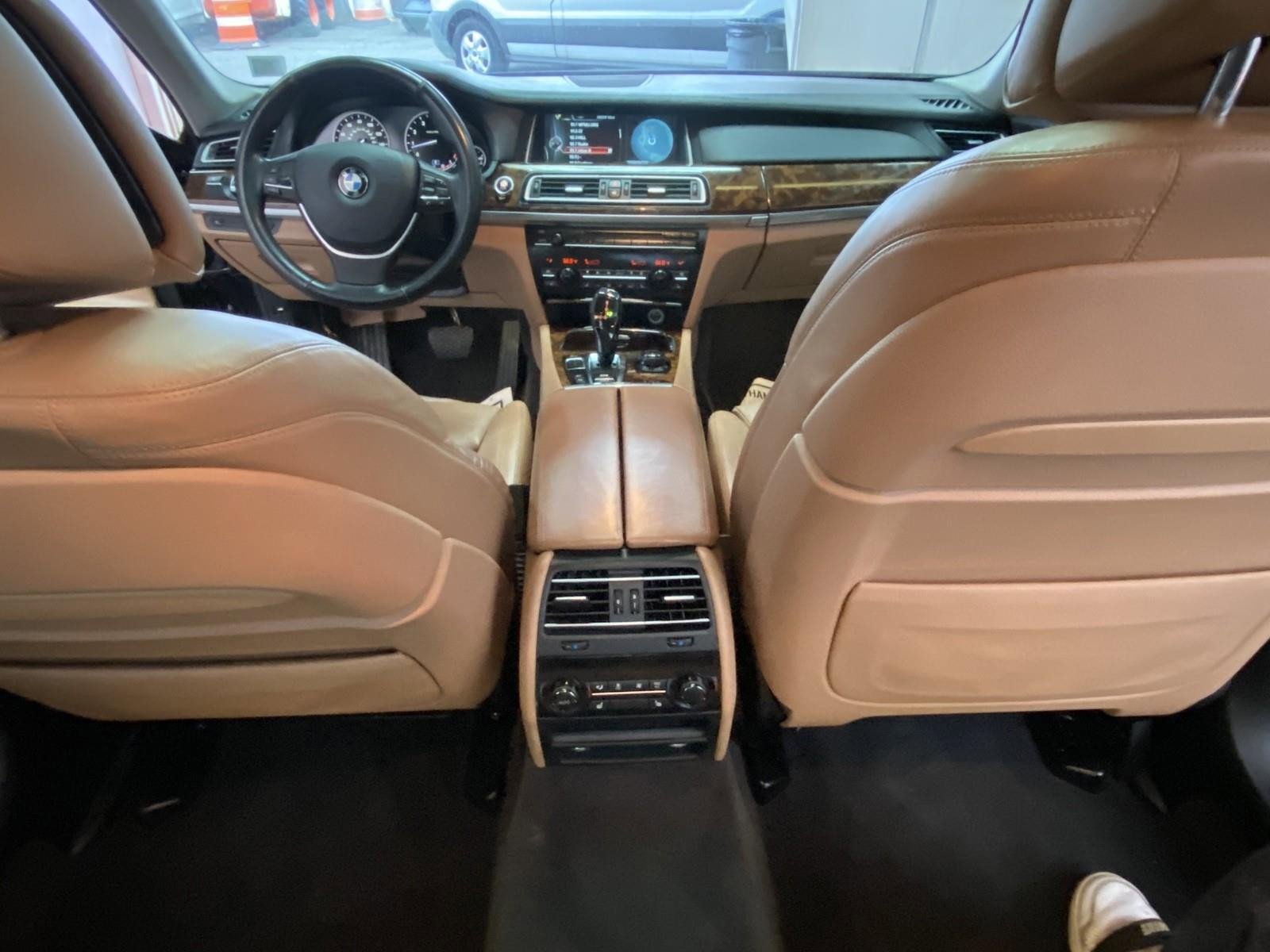 Used 2013 BMW 750Li xDrive image 14