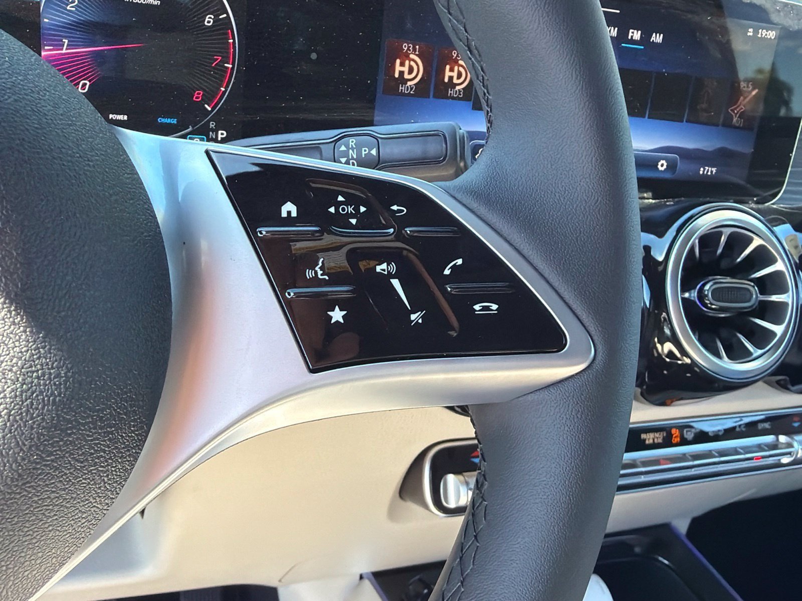 New 2026 Mercedes-Benz GLB 250 4MATIC image 25