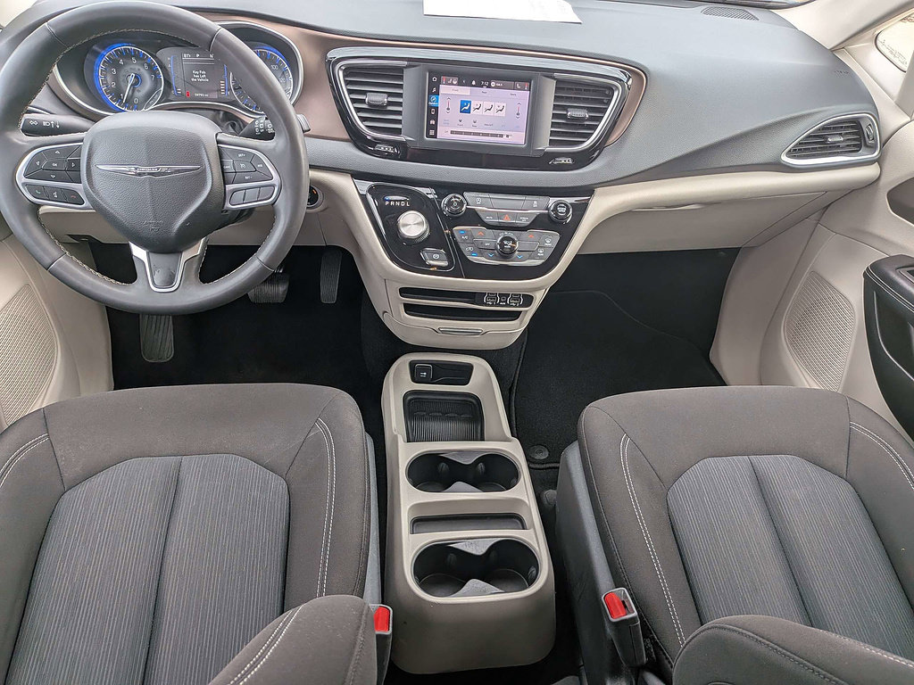 Certified 2022 Chrysler Voyager LX FWD image 15