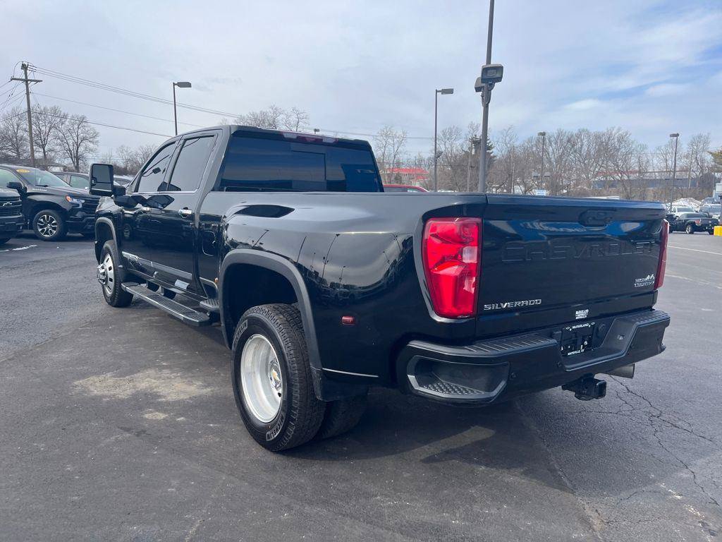 Used 2024 Chevrolet Silverado 3500 High Country w/ High Country Premium Package AWD/4WD image 3