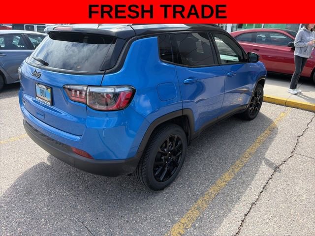Used 2024 Jeep Compass Latitude w/ Convenience Group AWD/4WD image 6