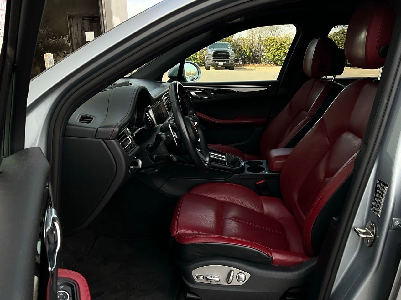 Used 2022 Porsche Macan S image 9