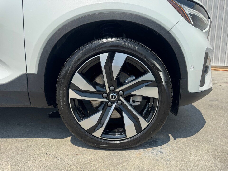 Certified 2023 Volvo XC40 B5 Ultimate w/ Climate Package AWD/4WD image 25