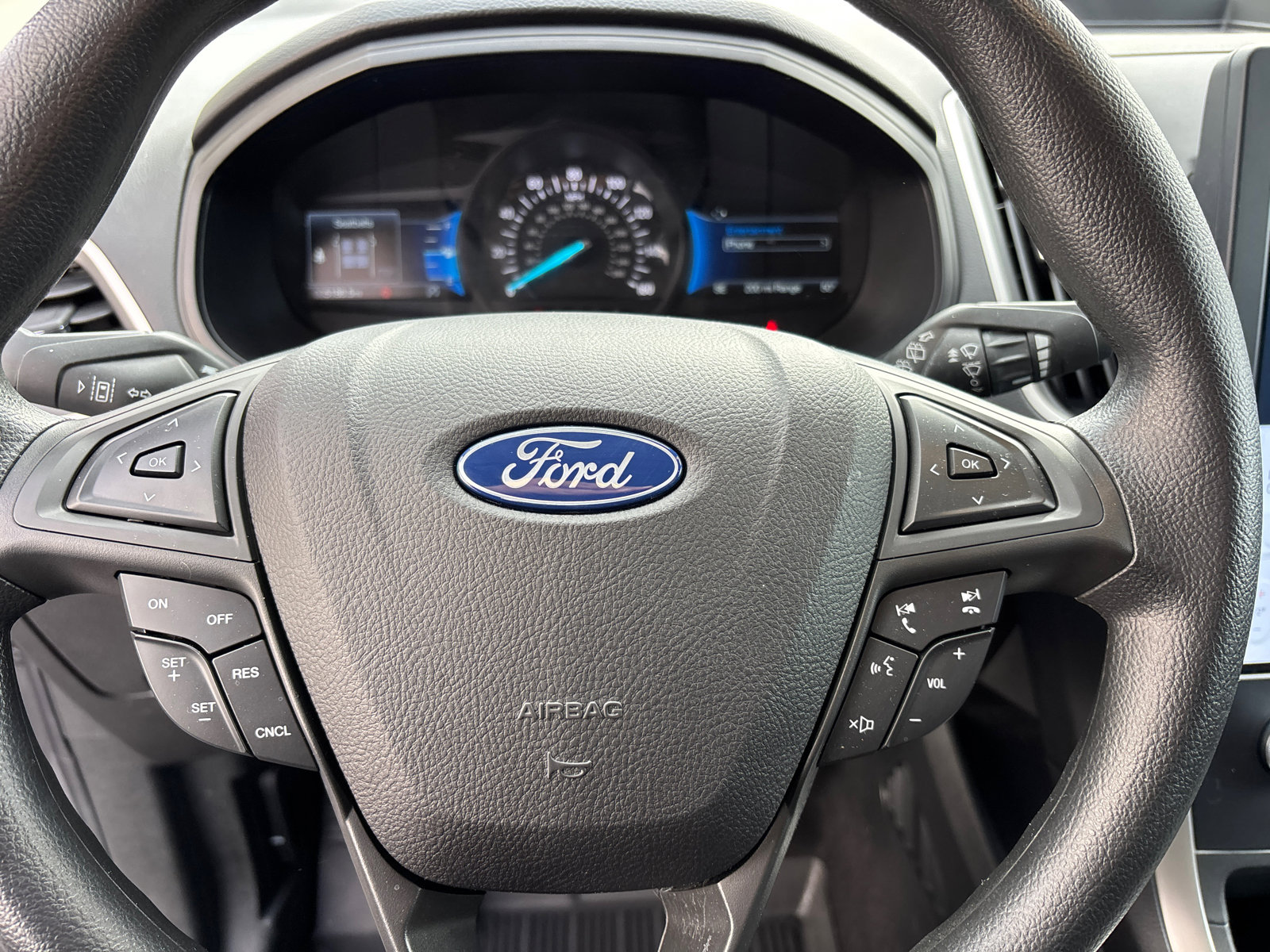 Used 2023 Ford Edge SE w/ Black Appearance Package image 16