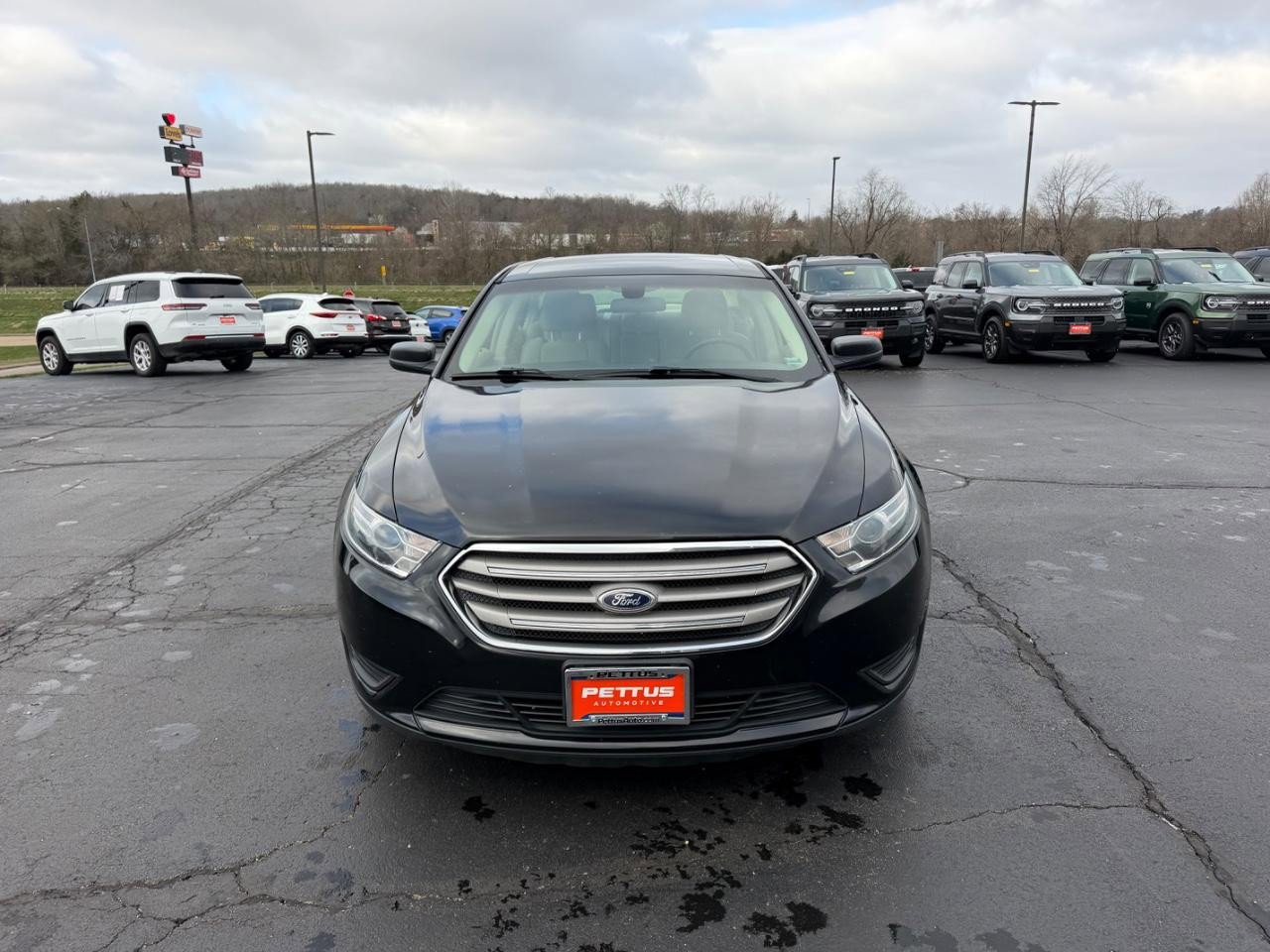 Used 2016 Ford Taurus SE FWD image 7