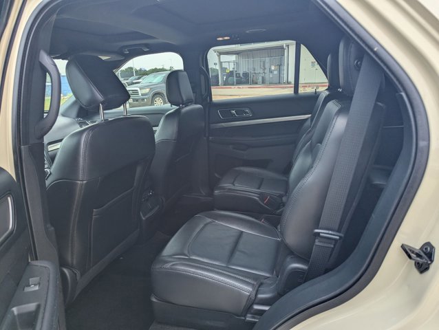 Used 2018 Ford Explorer XLT w/ Equipment Group 202A FWD image 14