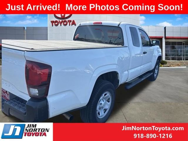 Used 2018 Toyota Tacoma SR RWD image 2