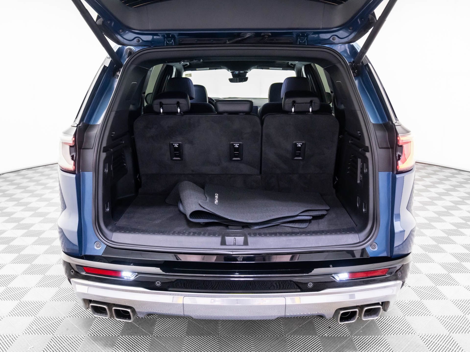 Used 2025 GMC Acadia Denali w/ Super Cruise Package image 32